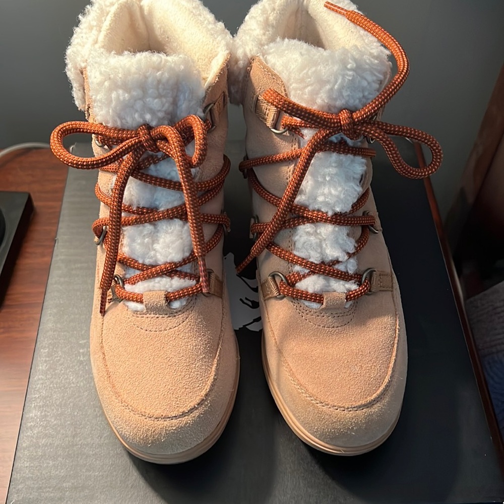 Sorel Cozy Evie 9